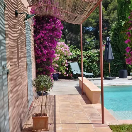 Sur Pool Seaview
